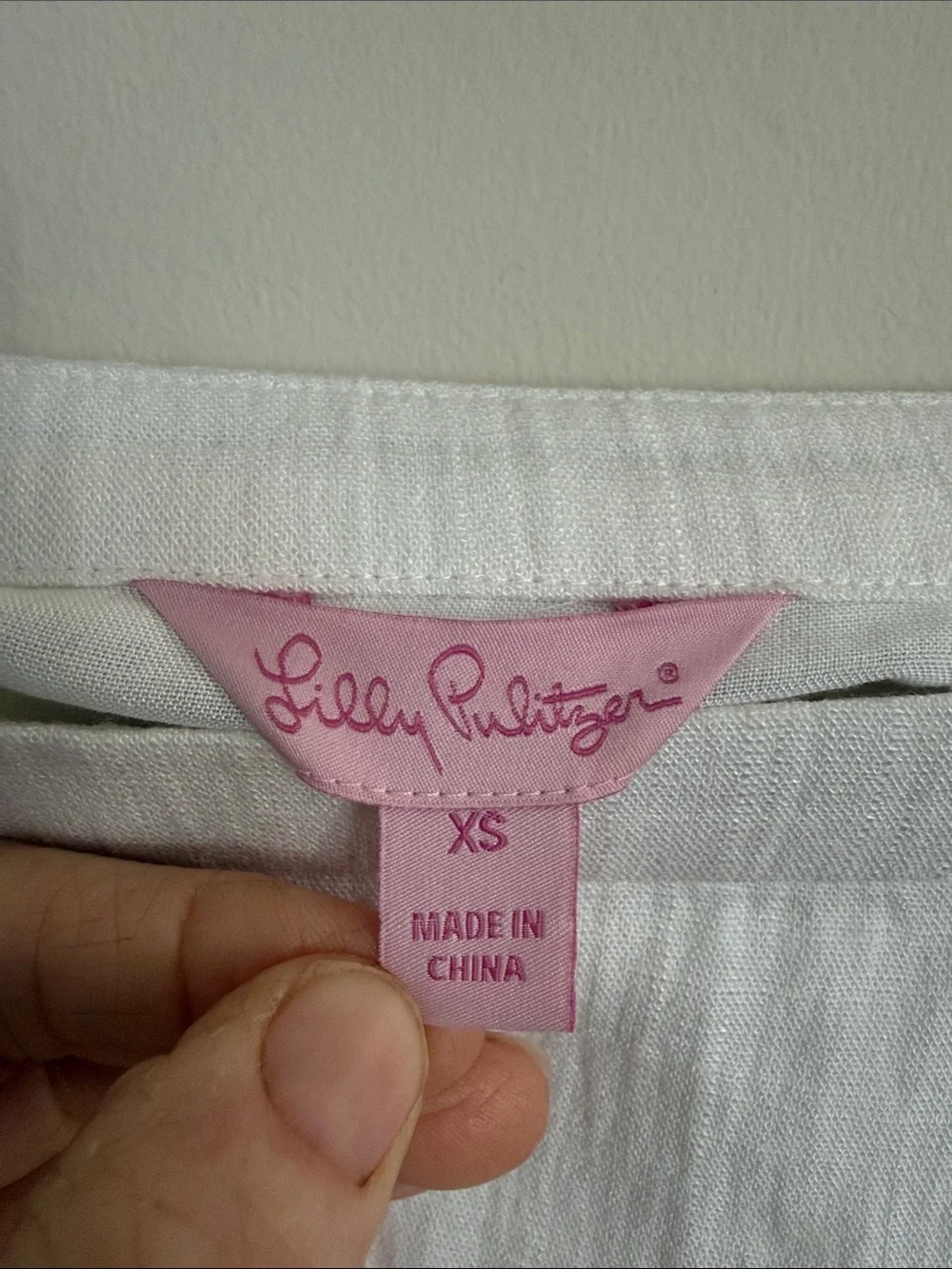 Lilly Pulitzer Pink Logo Tag on White Garment - Picture 2 of 3